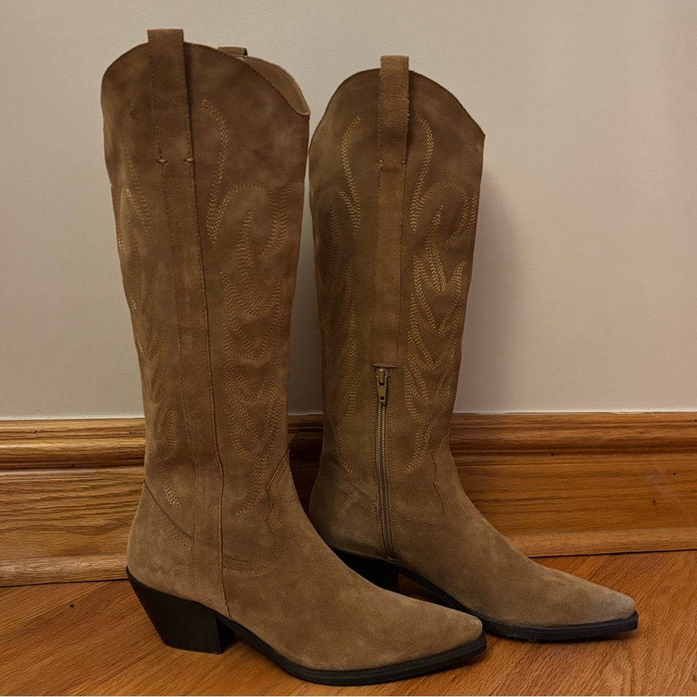 Tan Suede Western Boots sz 7.5 comfortable!